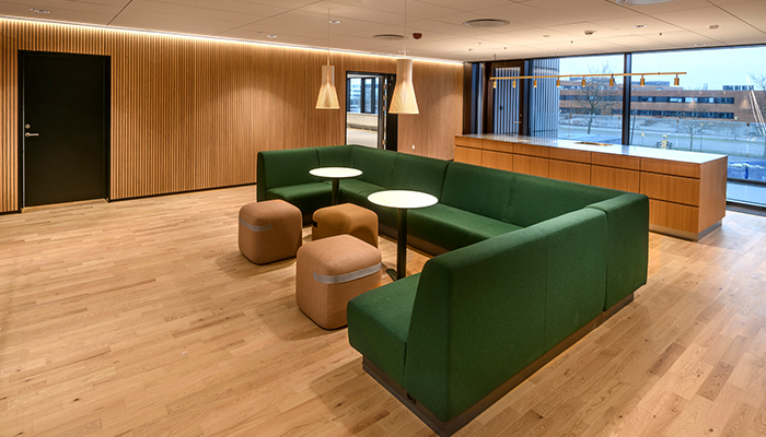 Fuldautomatisk styring af bygningens varme og ventilation optimerer komforten for
de tilstedeværende  og minimerer energiforbruget. 

