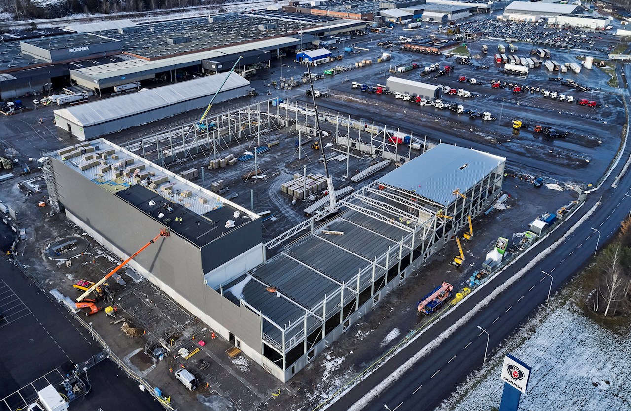Scania zainwestuje ponad 1 mld SEK (108 mln USD) w nowy, wysoce zautomatyzowany zakład montażu akumulatorów w Szwecji, który ma być w pełni gotowy do działania do 2023 r.