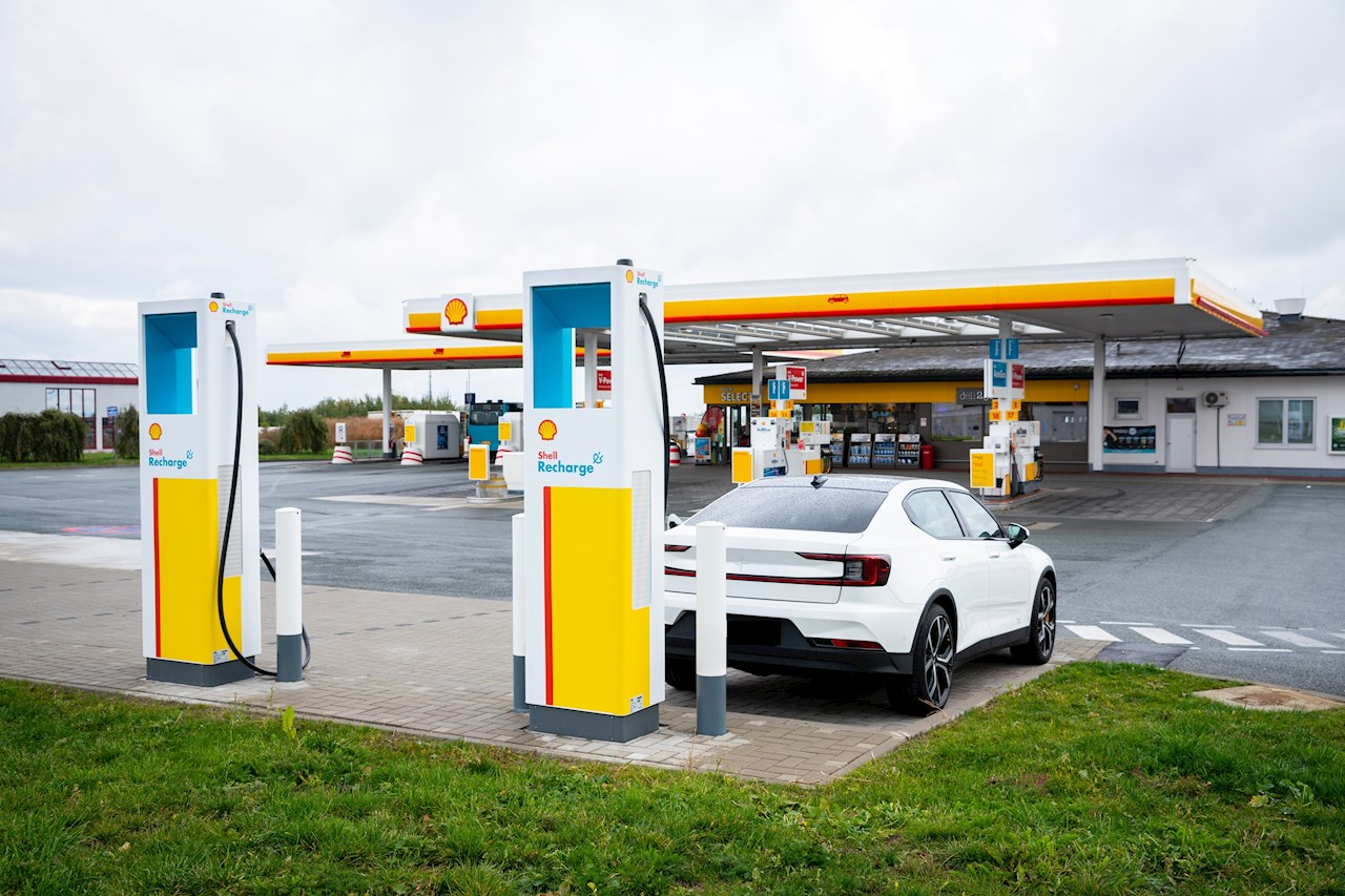 ABB E-mobility har tecknat ett nytt globalt ramavtal med Shell för att tillhandahålla ABB:s kompletta portfölj av AC- och DC-laddstationer.