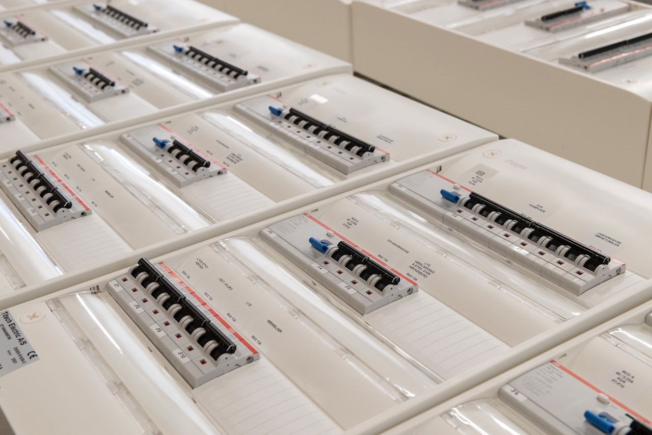 Titech Electric er en af Danmarks førende eltavleproducenter. Standard gruppetavler kan leveres fra dag til dag ved bestilling inden kl. 12.