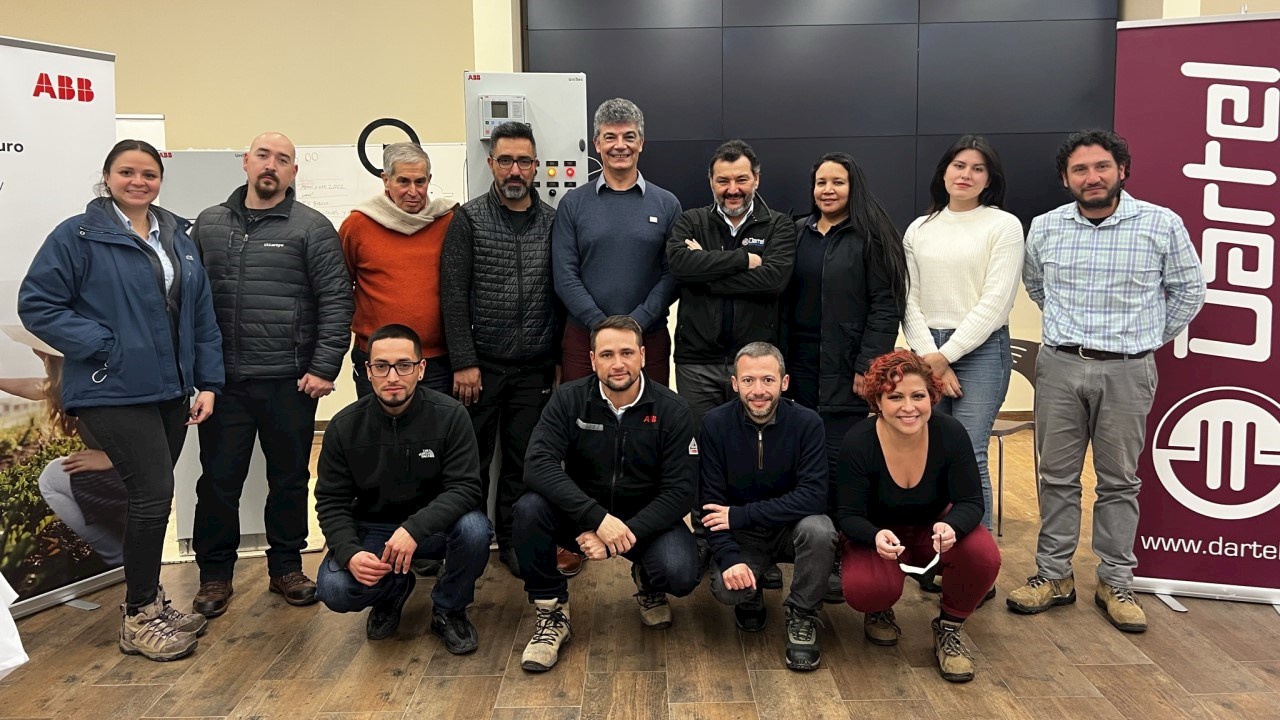 ABB en Chile y Dartel dictan taller práctico 
sobre montaje de celdas de media tensión
