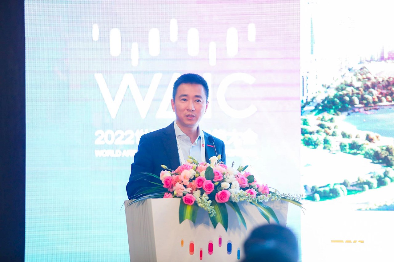 ABB电气中国副总裁杨嵘进行主旨演讲