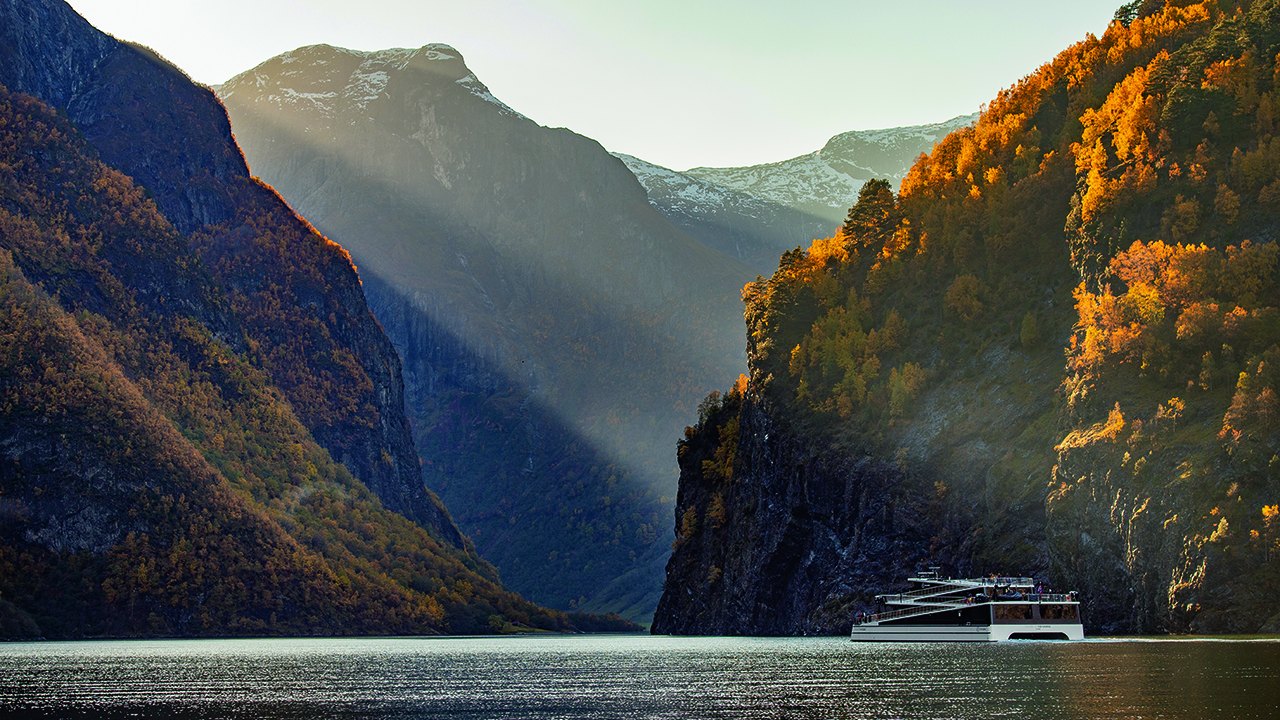 01 DC distribution grid systems are gaining in popularity onboard; this is demonstrated by the innovative light-weight and compact system that ABB supplied to this hybrid ferry navigating a Norwegian fjord in order to control and manage energy flow. ©Sverre Hjørnevik