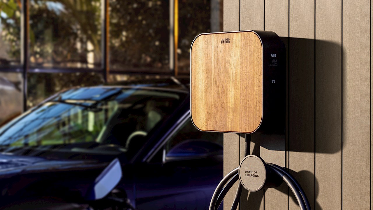ABB jaunā elektroauto uzlādes stacija palīdzēs autovadītājiem īstenot ilgtspējīgas mobilitātes mērķus