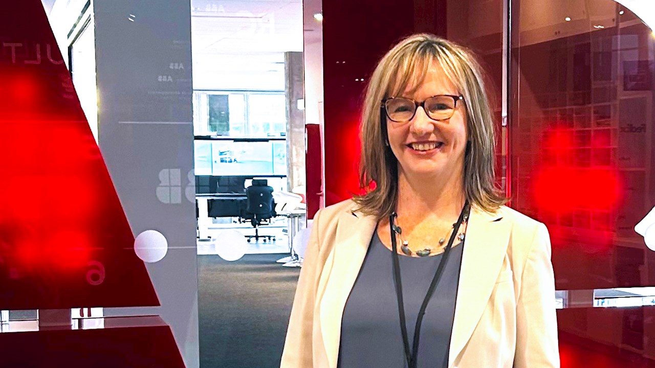 Managing large projects with constant customer focus