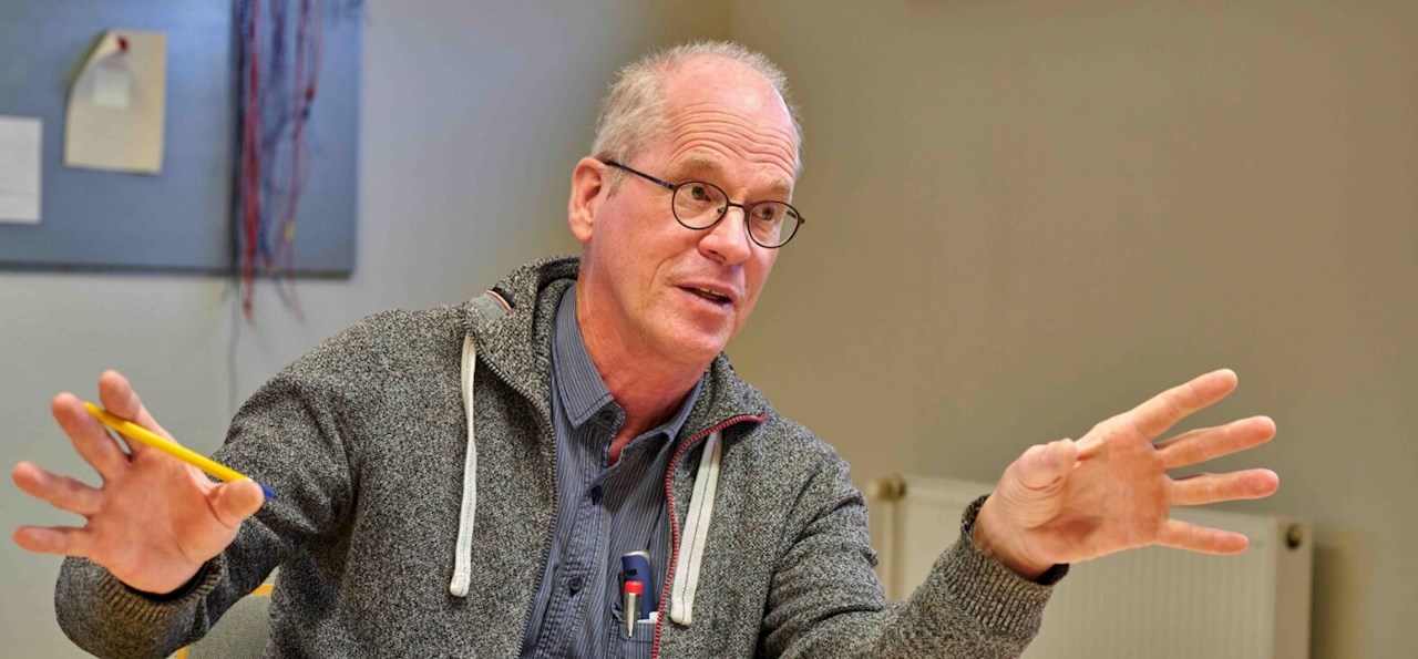 Betriebsleiter Andreas Wehren betont die Bedeutung der Energieeinsparung bei Neuinvestitionen (Quelle: ABB).