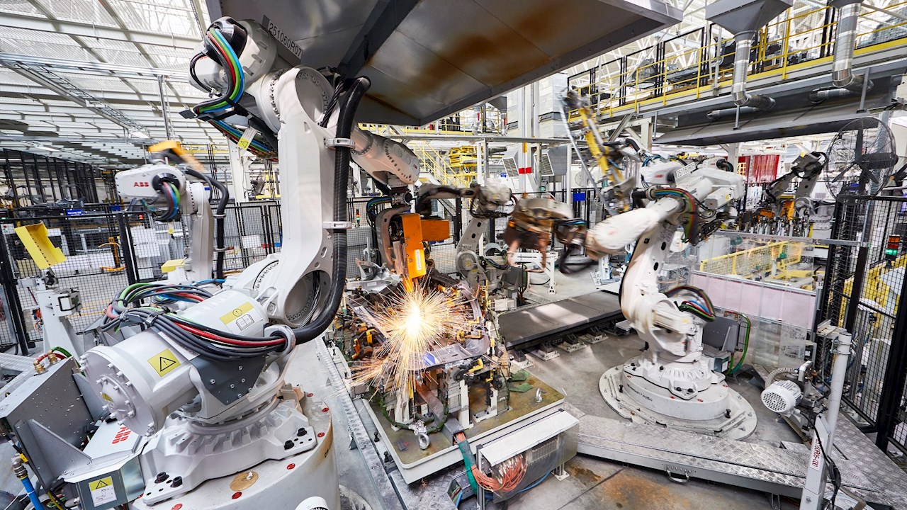 ABB Robotics beliefert Produktionsnetzwerk für Elektrofahrzeuge der Renault Group