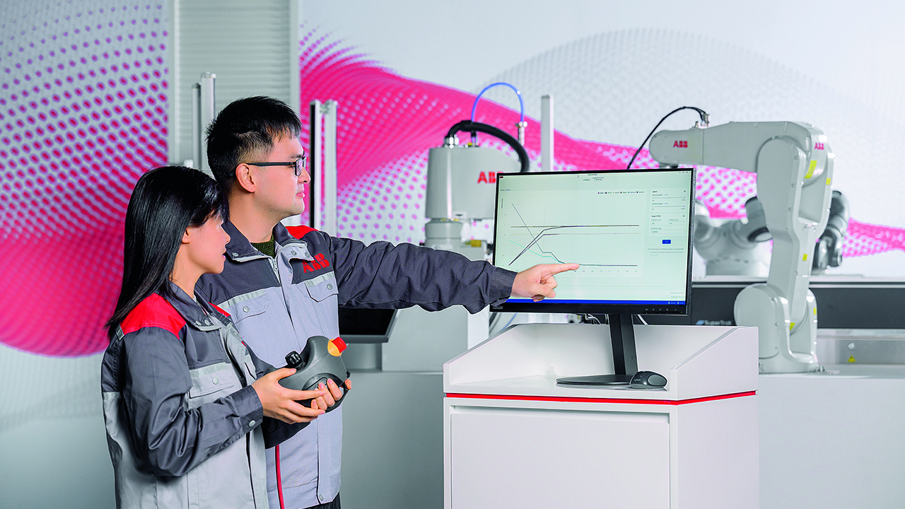 01 ABB’s breakthrough robot alignment software, introduced in 2022, is demonstrated.