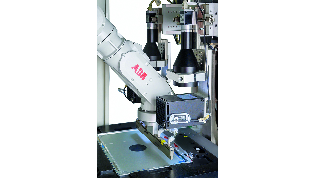 09 Using one or more cameras with a computer vision system to control the position of the robot’s device or tool relative to the workpiece, High Speed Alignment achieves a phenomenal level of percision.