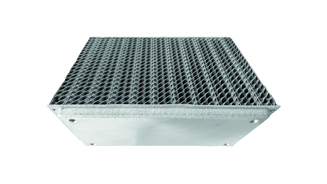 03 ABB’s additively manufactured vapor chamber is shown with the notable triply periodic surfaces, which can be pictured as an array of fins with wavy features in the three-dimensional space.  