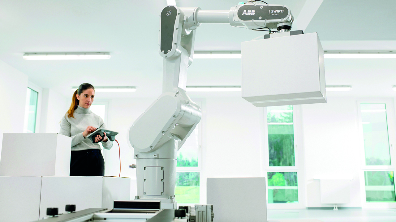 04 RobotStudio’s Automatic Path Planning can enable novice users to generate highly efficient robot motion programs.