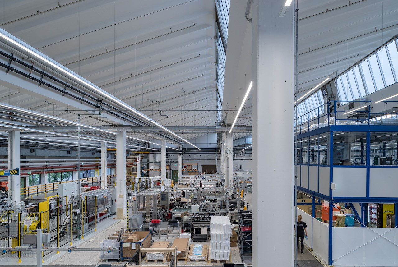 Világítástechnikai üzem  a Zumtobel Csoport központjában, Dornbirnben, Ausztriában. Forrás: Zumtobel Csoport