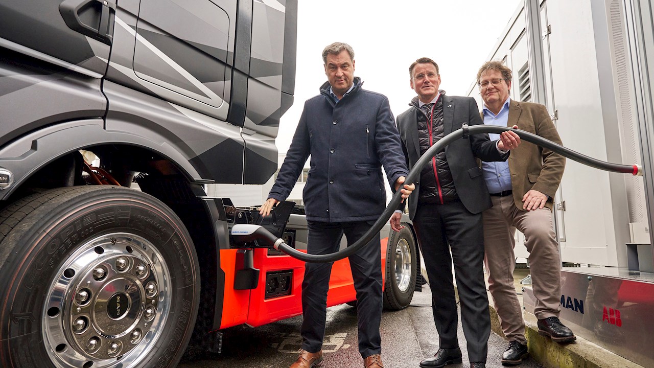 ABB E-mobility und MAN demonstrieren erstmals Megawatt-Charging am eTruck