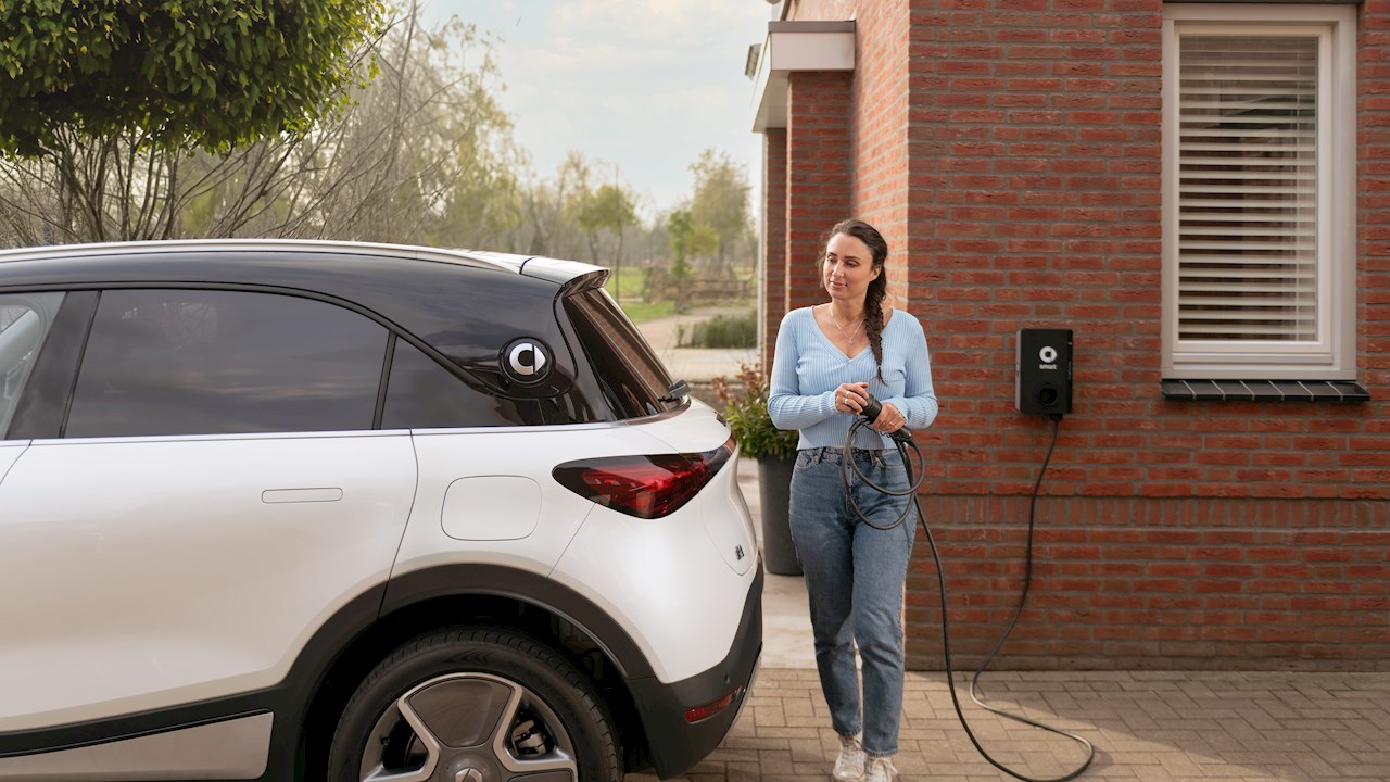 Az ABB E-mobility a SMART márkájú villanyautót vásárlók otthonában kínál járműtöltési megoldást és fulfillment szolgáltatást