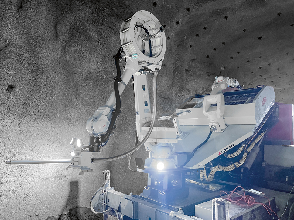 04 The use of autonomous systems improves safety. Here, an autonomous ABB robot is preparing to insert charges into predrilled holes in a mine.