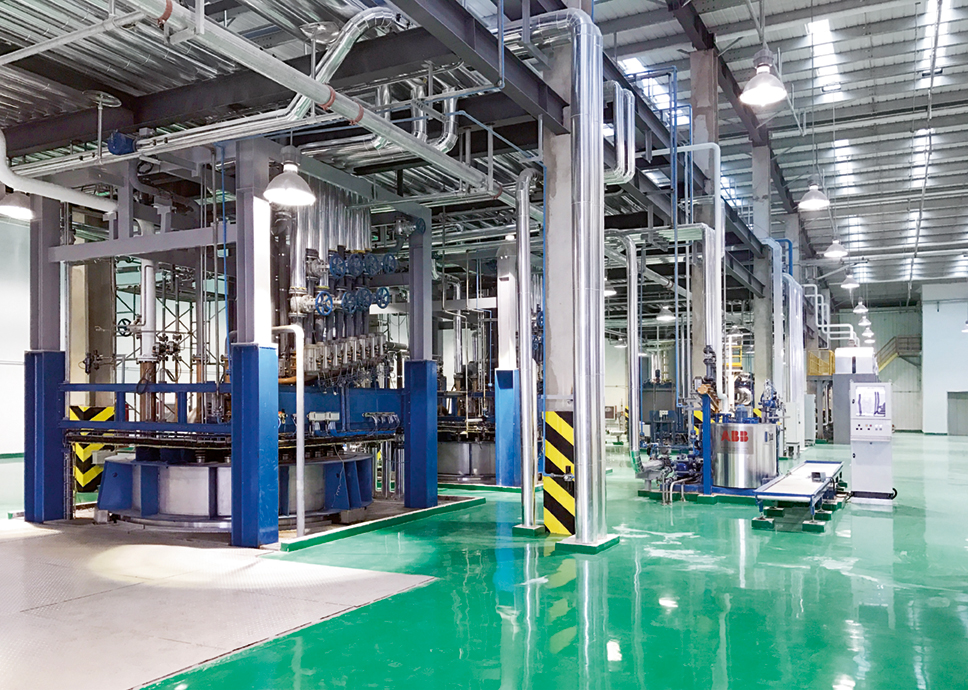 01 The blending area of the Pelumas plant is shown. This fully automated, customizable lubrication oil blending plant located in the Tanjung Priok district of northern Jakarta was supplied by ABB with oil blending equipment for PT Pertamina.