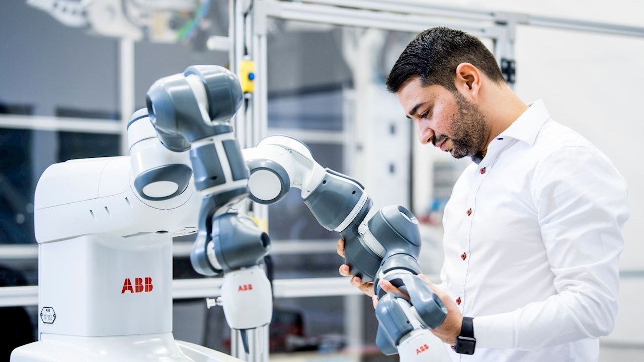 Az ABB Robotics és a koreai élelmiszeripari vállalat, a Pulmuone az MI-alapú automatizálás alkalmazásának lehetőségeit vizsgálja