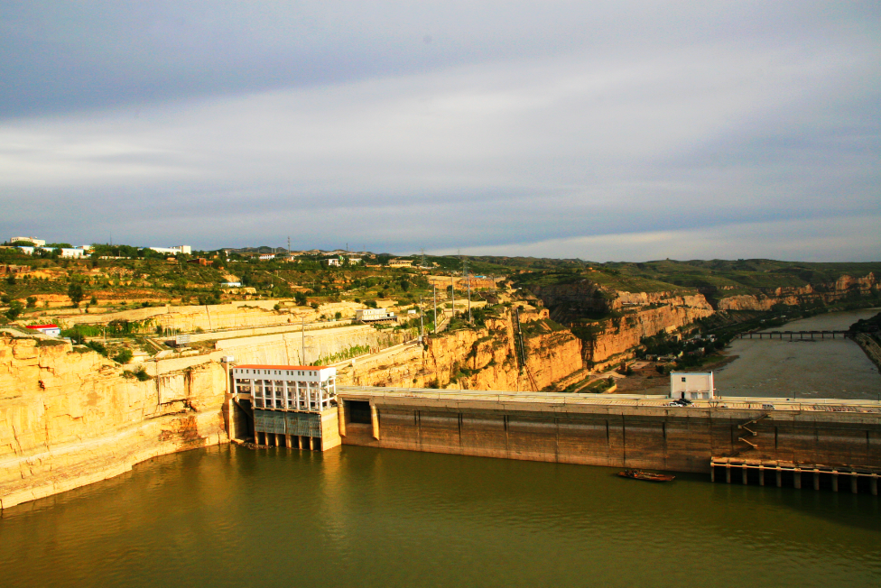 The Wanjiazhai hydro-junction along the waterway.