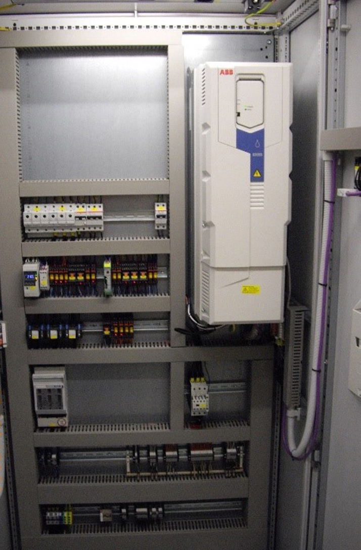 The ACQ580 ultra-low harmonic drive is connected to a feed pump at the Großhansdorf water plant. (Source: Hamburg Wasser)