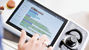 04 Wizard Easy programming allows novice users to easily drag and drop existing boxes and with Wizard Skill Creator users can create their own customized blocks.