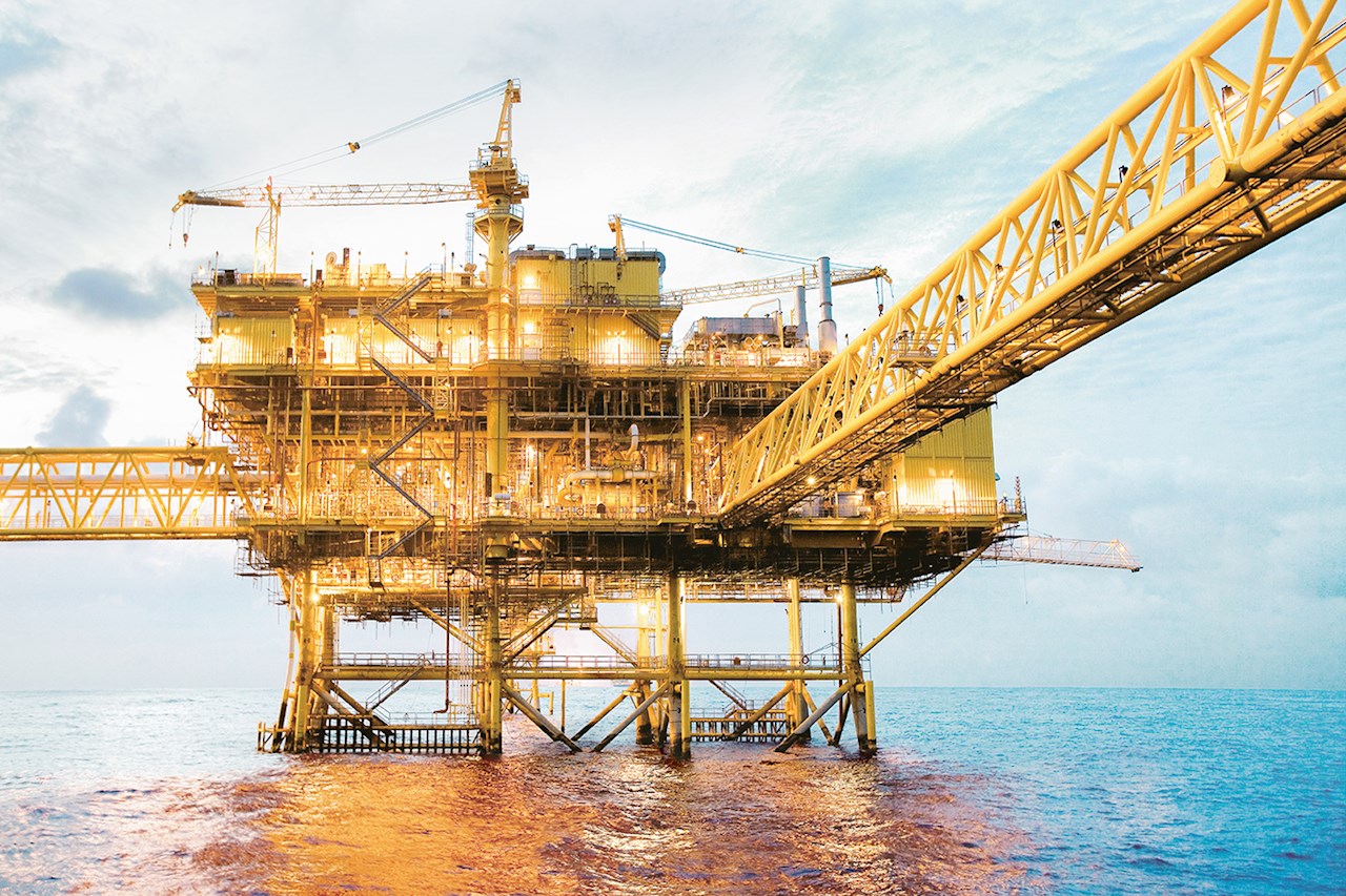 05 Upstream oil and gas production: Many interlocks could be generated based on topology models for an installation such as the one shown here.