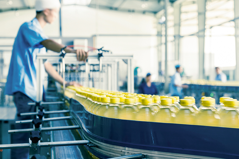 07 Emerging hybrid 
systems pose the next 
challenge for information exchange between 
customer tools, ABB’s 
data repositories 
and other systems. 
Complete information 
integration is, however, 
the ultimate aim