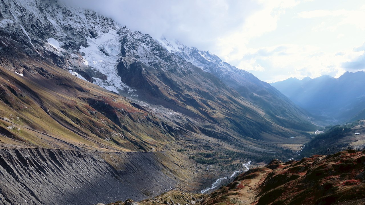 Puffer-type load break switch for SF6-free applications