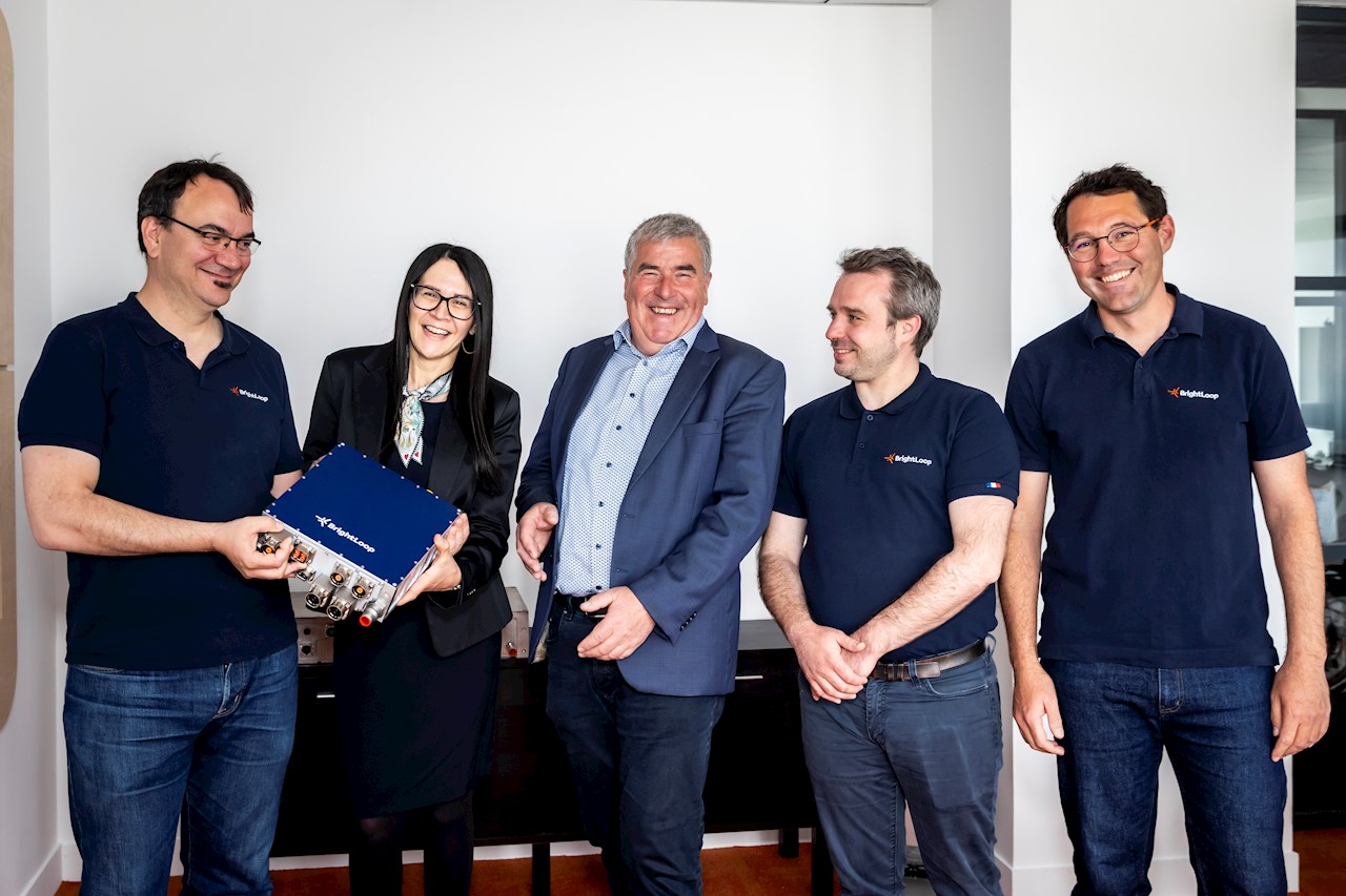 From left to right: 
Florent Liffran, President BrightLoop
Fabiana Cavalcante, Global Head of Mobile e-Power, ABB
Edgar Keller, Division President, Traction
Pierre-Jean Liardou, Chief Operating Officer, BrightLoop
Hugues Largeron, Head of Sales and Marketing, BrightLoop