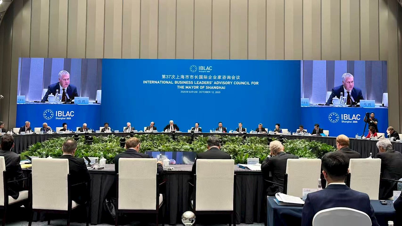 开放创新破局：ABB提出AI+能源协同方案，支持上海全球创新枢纽建设