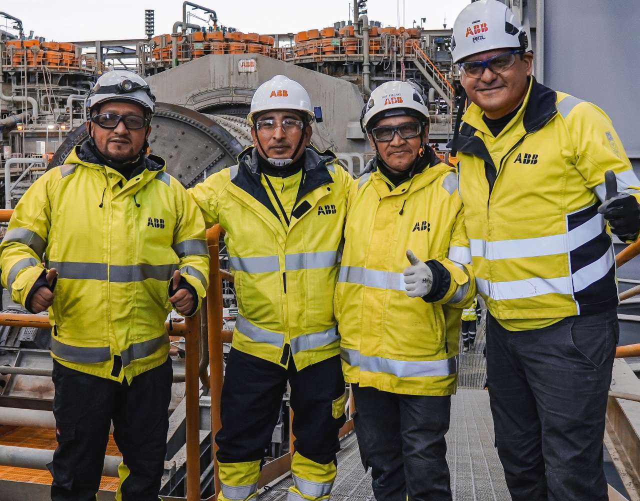 ABB工程师与一线团队紧密合作，共同开发GMD安全升级技术，以增强矿场检修工作的安全性。 图片来源：ABB