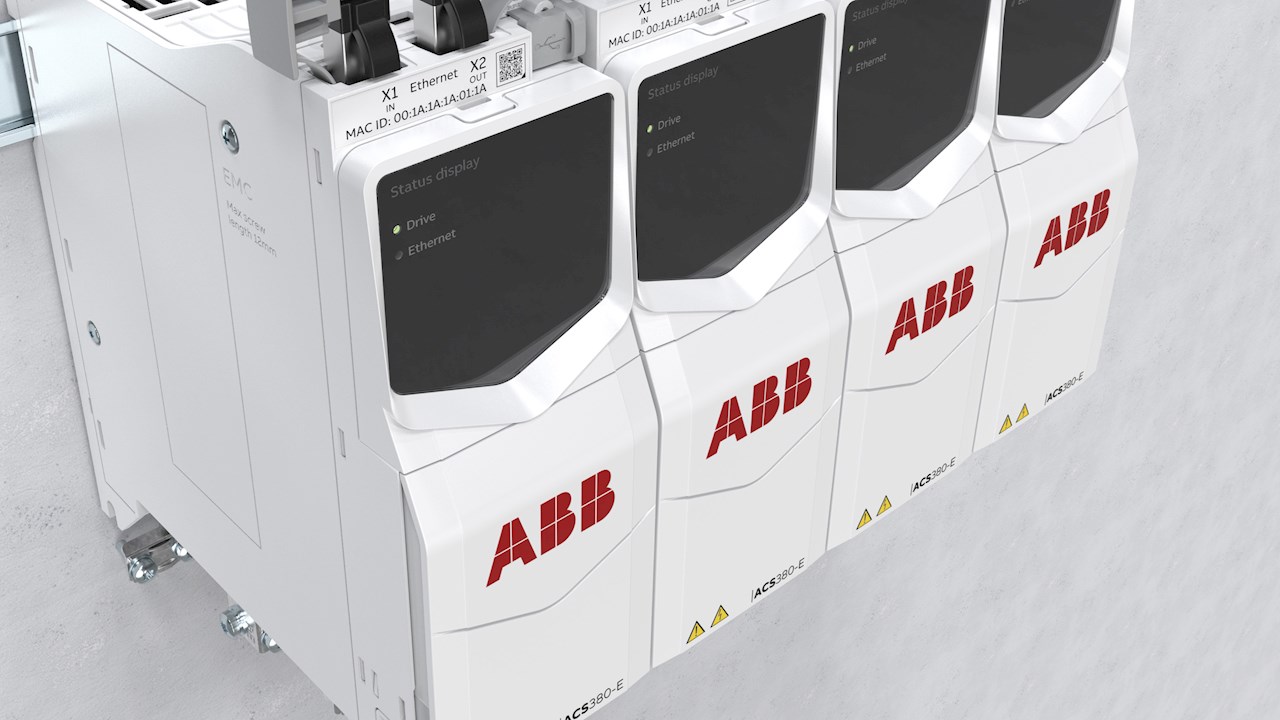 ACS380-E machinery drive zaměřený na výkon, konektivitu a kybernetickou bezpečnost.