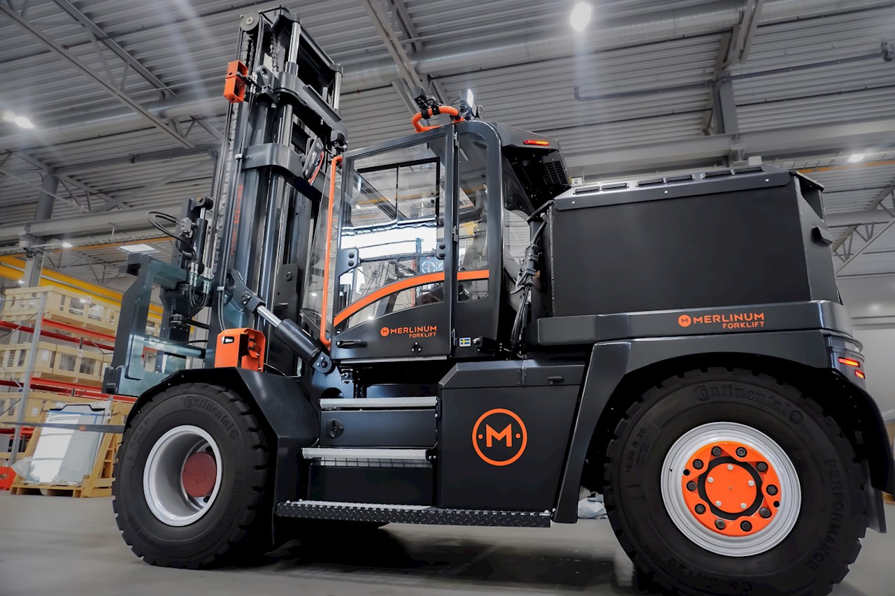 Genom att använda lågspänningslösningar även i de tyngsta modellerna förenklas laddningsprocessen och eliminerar behovet av kostsamma snabbladdare.