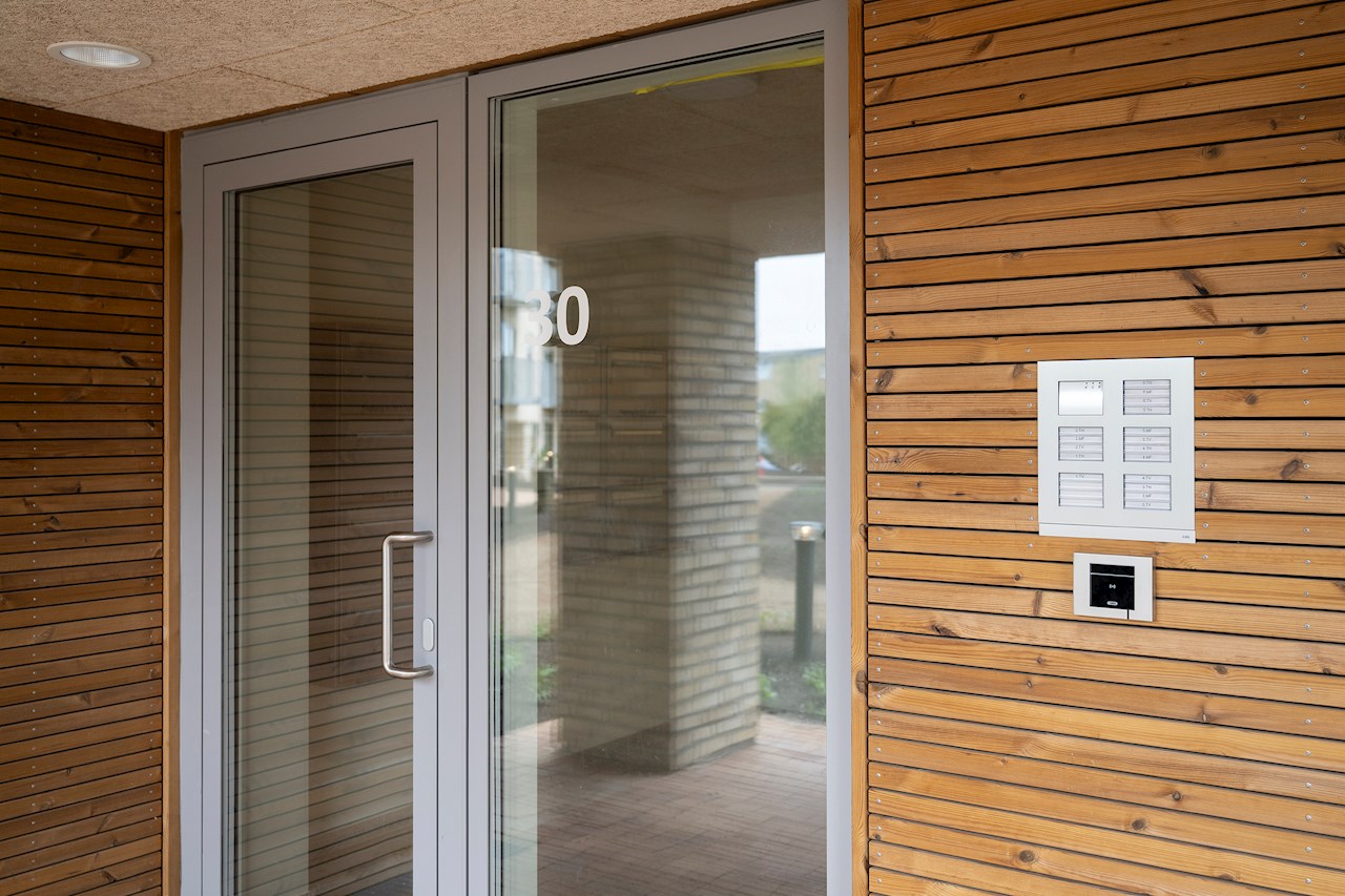 I Tingbjerg har man valgt en enkel løsning, men hvis behovet ændrer sig, er det let
at udbygge ABB-Welcome systemet med fx video-skærme og en app-løsning.