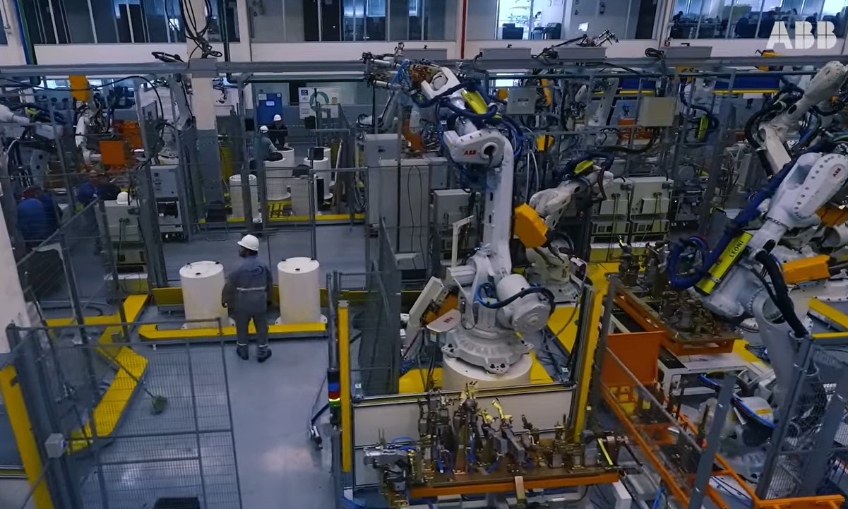 Unidade da ABB em Sorocaba, com alto grau de automação, uma das maiores tendências globais do setor.