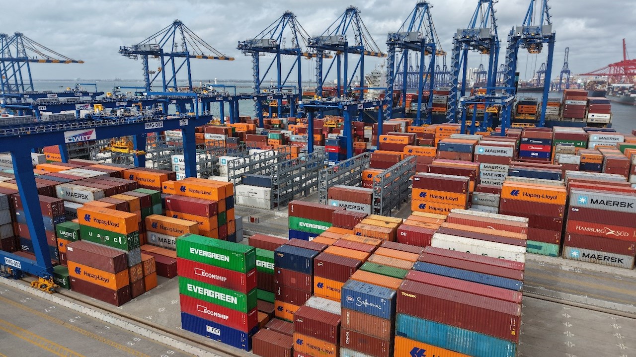 Eight remotely controlled ship-to-shore cranes entered operation in phase 1 (reaching 14 in phase 2) and work with tractor-chassis combinations to transfer containers to/from 18 automated stacking cranes (30 in phase 2) in the storage yard.
Image credit - CWIT