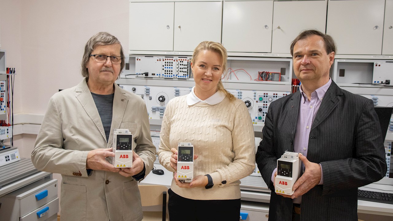 ABB kinkis Tallinna Tööstushariduskeskusele tulevaste tehnikute praktiliseks õppeks sagedusmuundurid