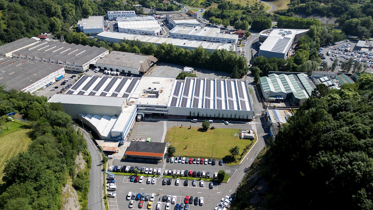 ABB referente en sostenibilidad, alcanzando las cero emisiones operativas en la fábrica de Niessen en Oiartzun