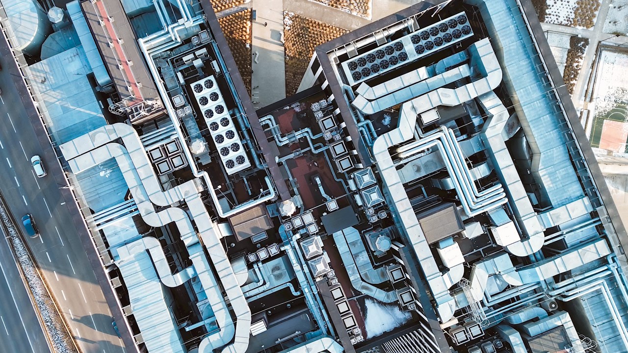 ABB investerar i OctaiPipe för partnerskap inom AI-optimerad energeffektivitet för datacenterkylning