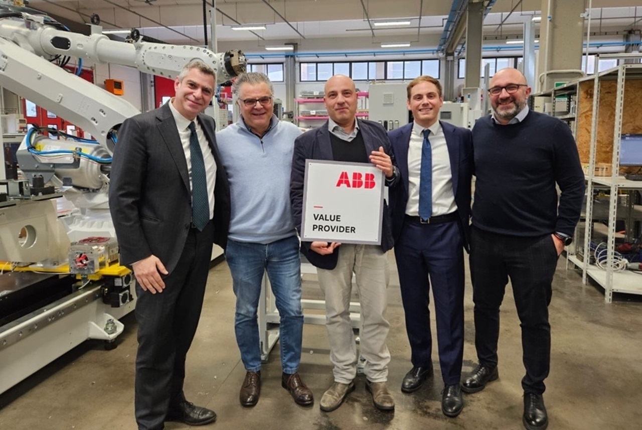 Da sinistra: Michele Pedretti (ABB), Davide Valentini e Leoardo Zoboli di Quick Load, Lorenzo Zenobio e Paolo de Lucia (ABB).