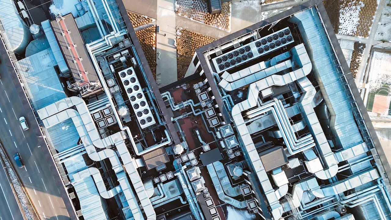 ABB investiert in OctaiPipe, um Energieeffizienz bei Kühlung von Rechenzentren dank KI zu optimieren