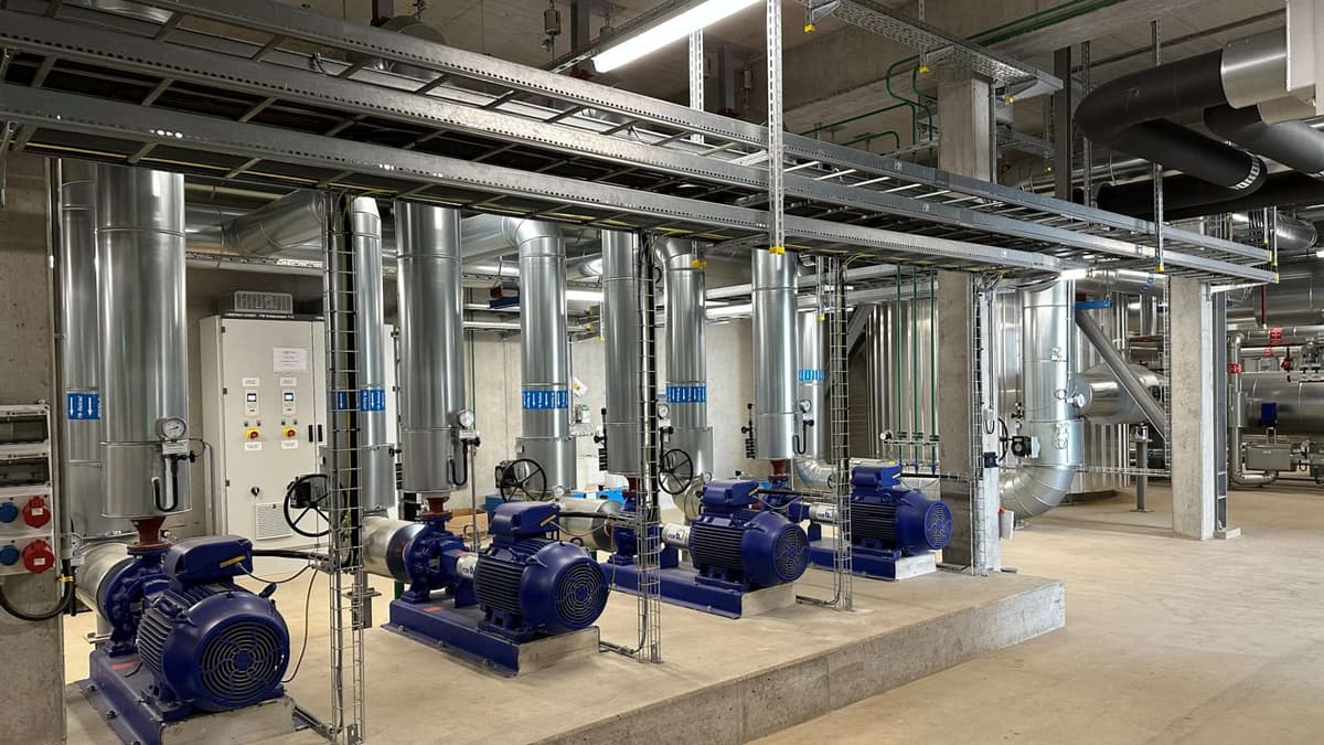 Four ACS880-31 units regulate the network pumps that feed the generated heat into the district heating network.