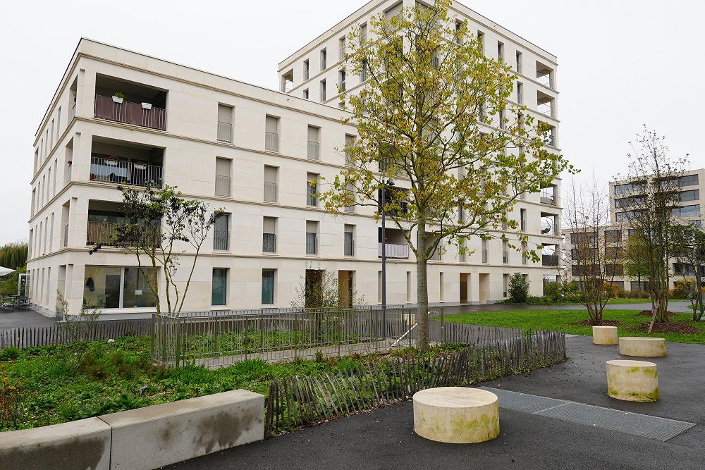 Wer würde hier ein Rechenzentrum vermuten? Es wurde im Keller dieser Siedlung in der Nähe der Stadt Genf realisiert.
