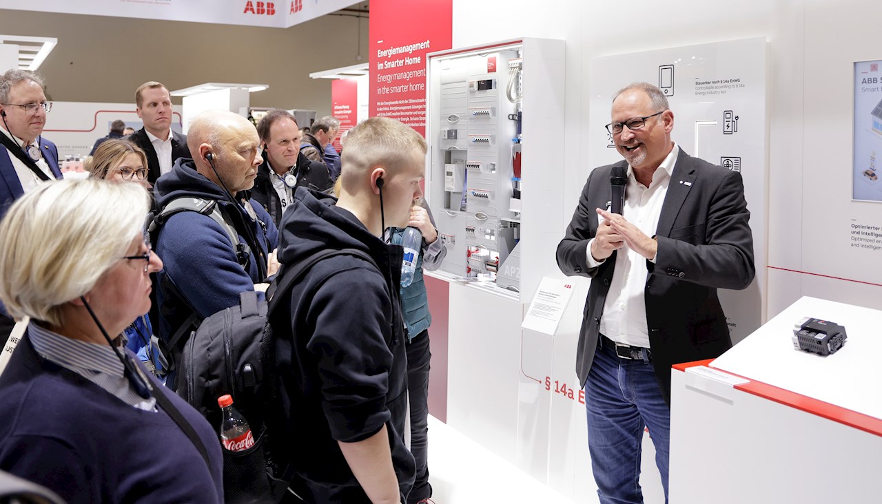 Auf der Messe erwarten die Besucher innovative, gewerkeübergreifende Automationslösungen, die Effizienz und Nachhaltigkeit in den Mittelpunkt stellen.