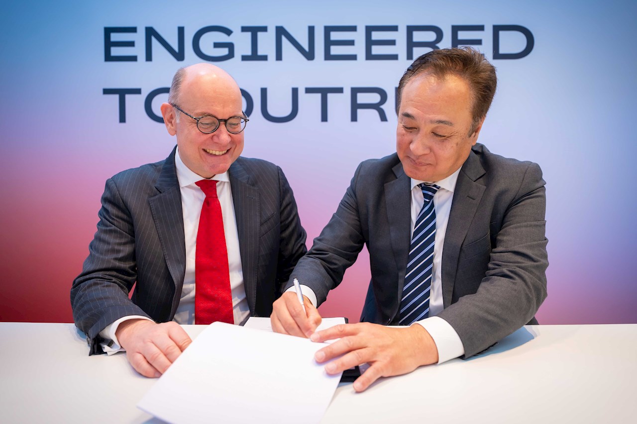 ABB与住友商事工程机械与采矿系统战略业务部(SBU)签署谅解备忘录(MoU)协议。图片来源:ABB