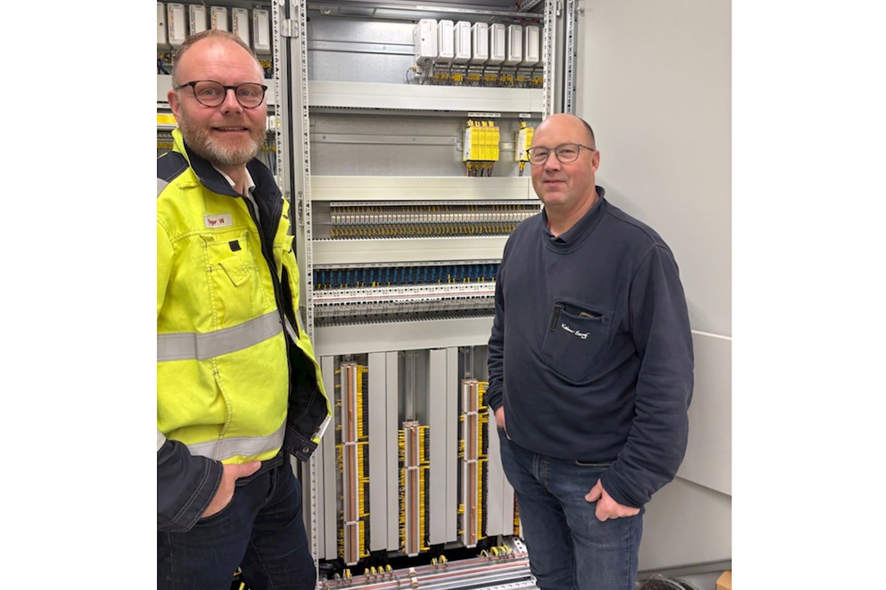 Roger Wester, Sales Engineer at ABB, and Torbjörn Cras, Maintenance Engineer at Kalmar Energi