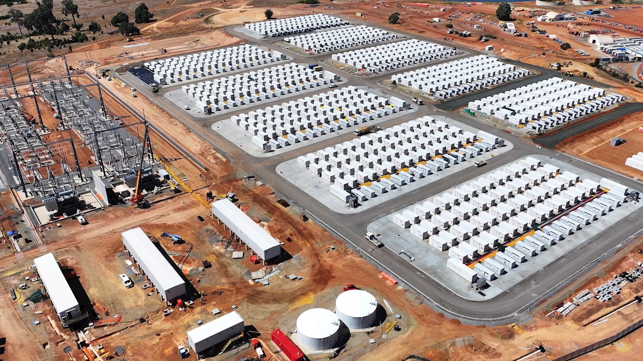 The CBESS project features features 640 batteries and 160 inverters.