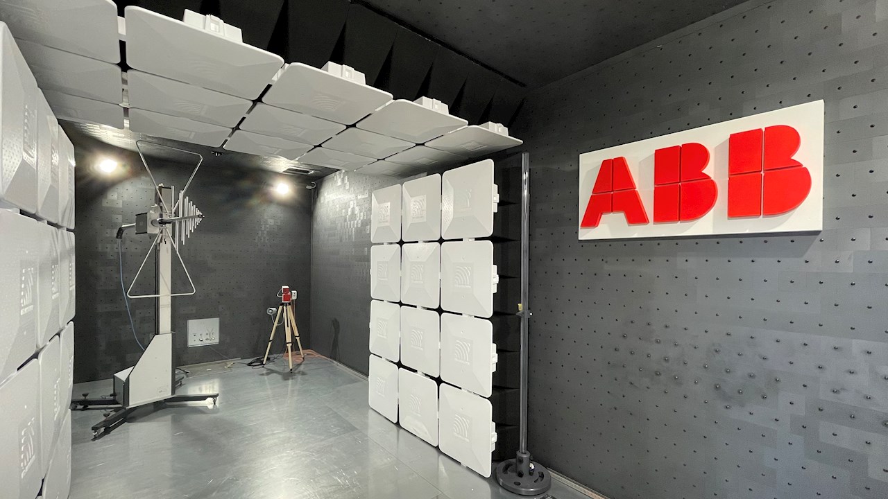 Uusi EMC-kammio parantaa taajuusmuuttajien tuotekehitystä ABB:llä Helsingissä