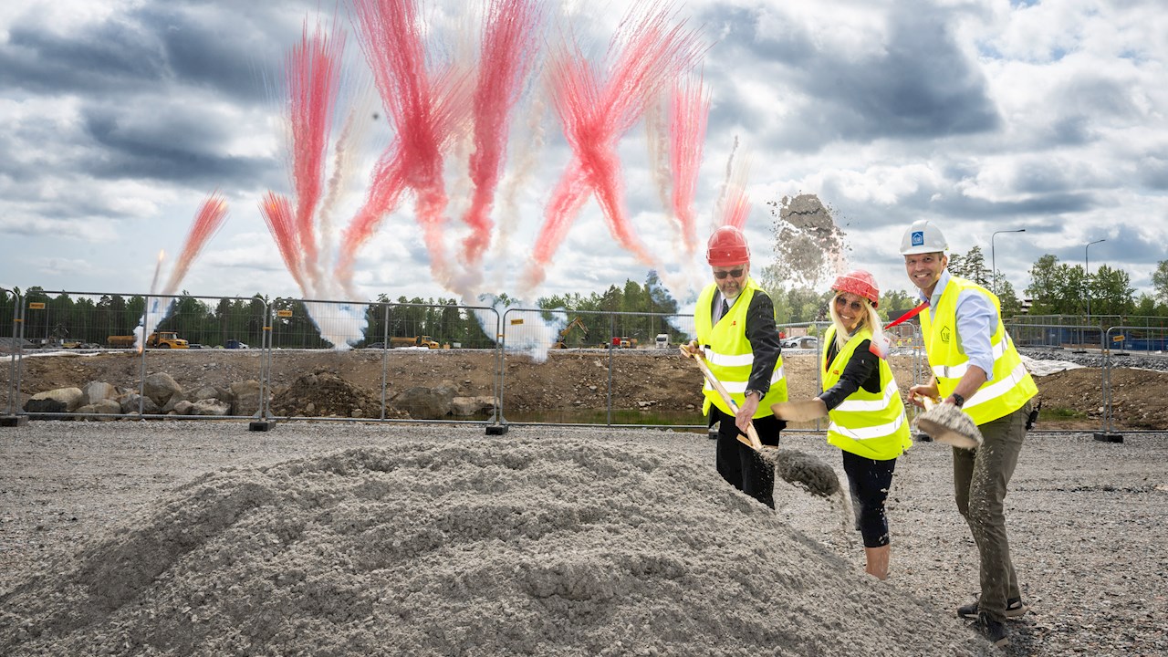 Startskott för ABB:s Robotics Campus i Västerås – idag togs första spadtaget