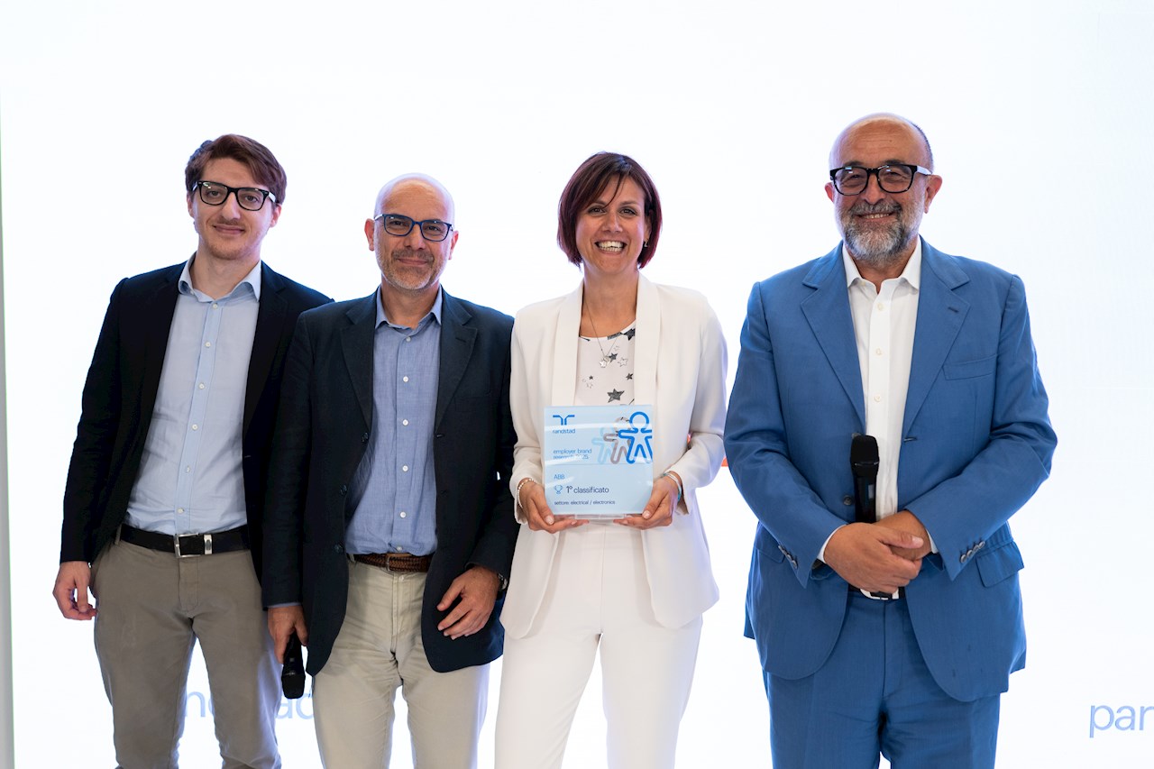 Da sinistra: Paolo Capobianco, Emiliano Diotallevi e Valentina Locatelli, in rappresentanza di ABB e Marco Ceresa, Group CEO Randstad