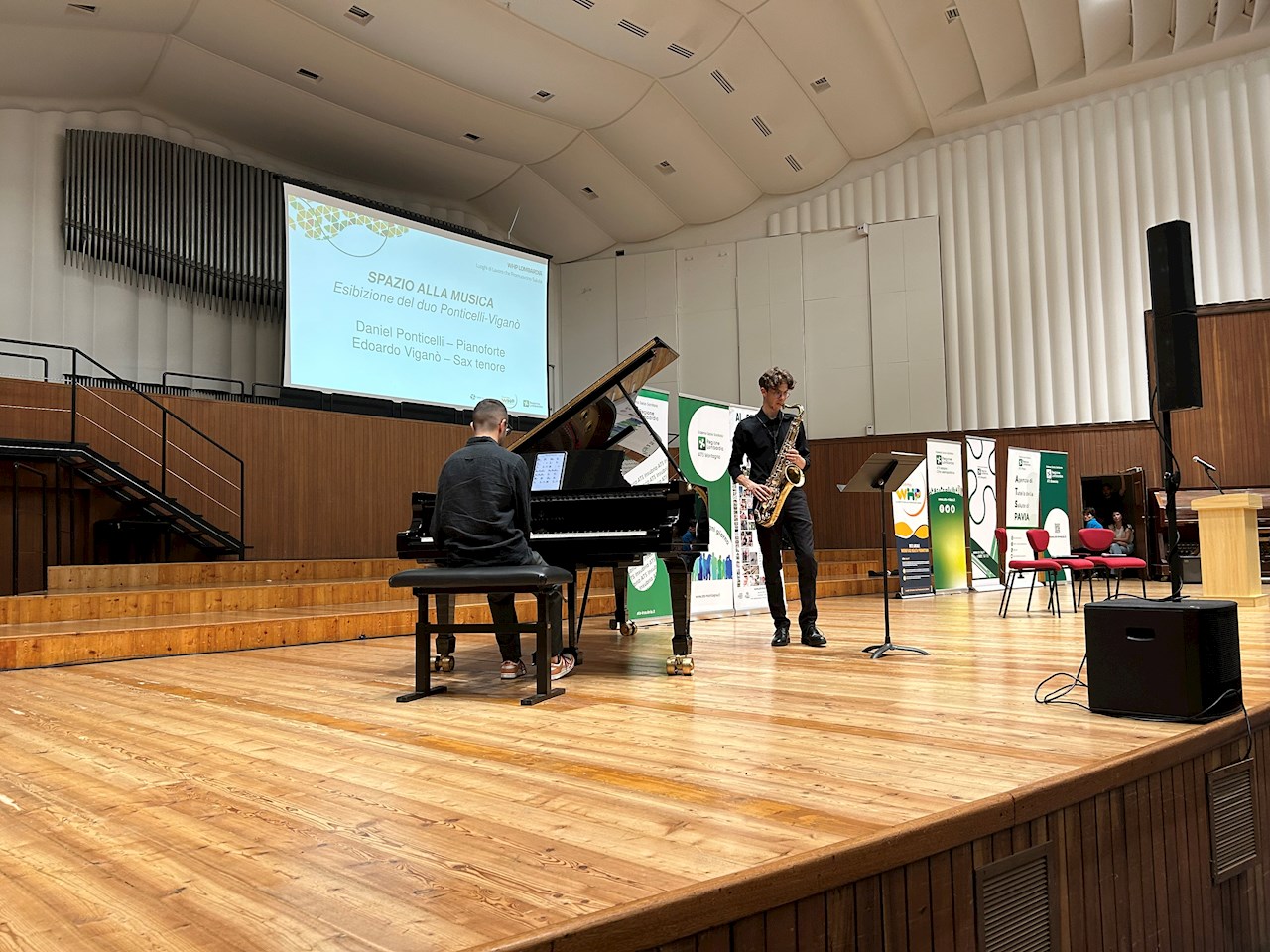 In apertura dell'evento, la performance jazz tenuta da due studenti del Conservatorio Musicale di Milano